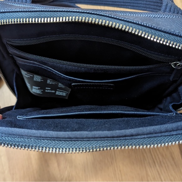 Lacoste Navy Blue Unisex Shoulder Bag - Picture 3 of 3